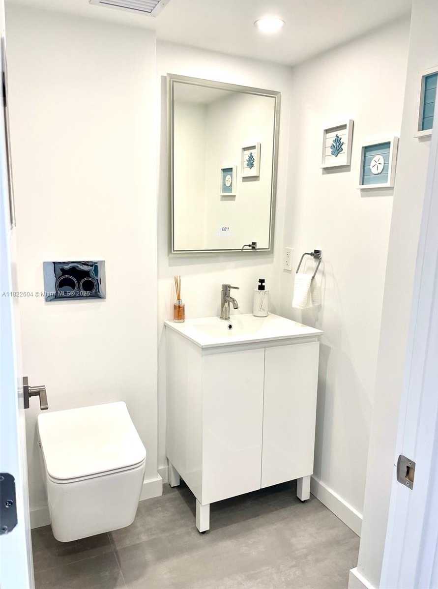 Small Image of 5555 COLLINS AVE #6A, Miami Beach Number 6
