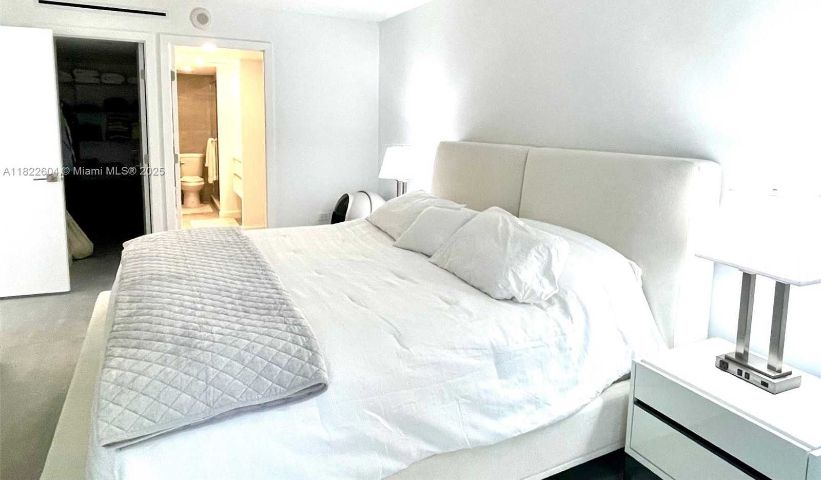 Small Image of 5555 COLLINS AVE #6A, Miami Beach Number 7