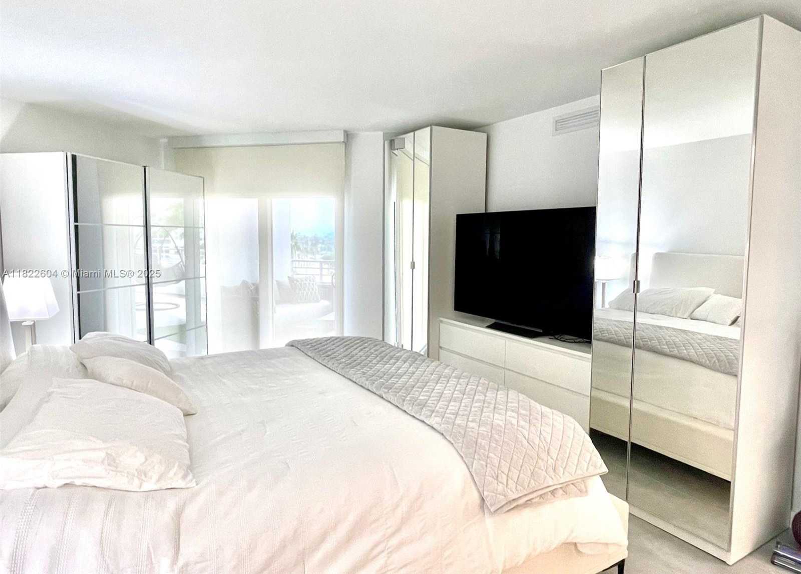 Small Image of 5555 COLLINS AVE #6A, Miami Beach Number 8
