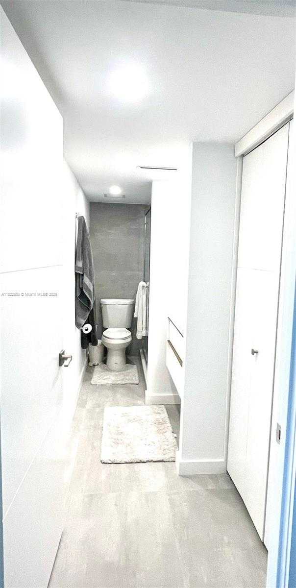 Small Image of 5555 COLLINS AVE #6A, Miami Beach Number 9