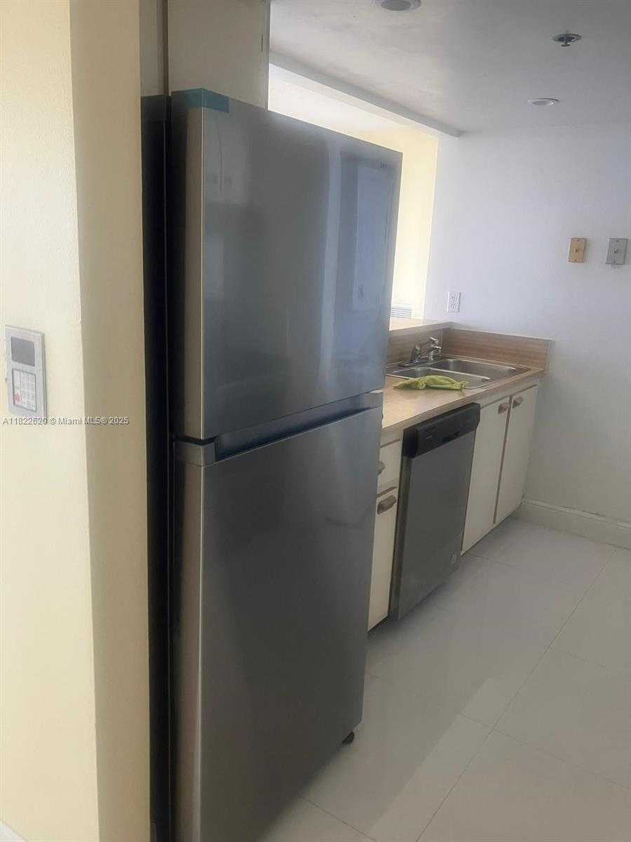 Small Image of 7601 EAST TREASURE DR #2214, North Bay Village Number 11