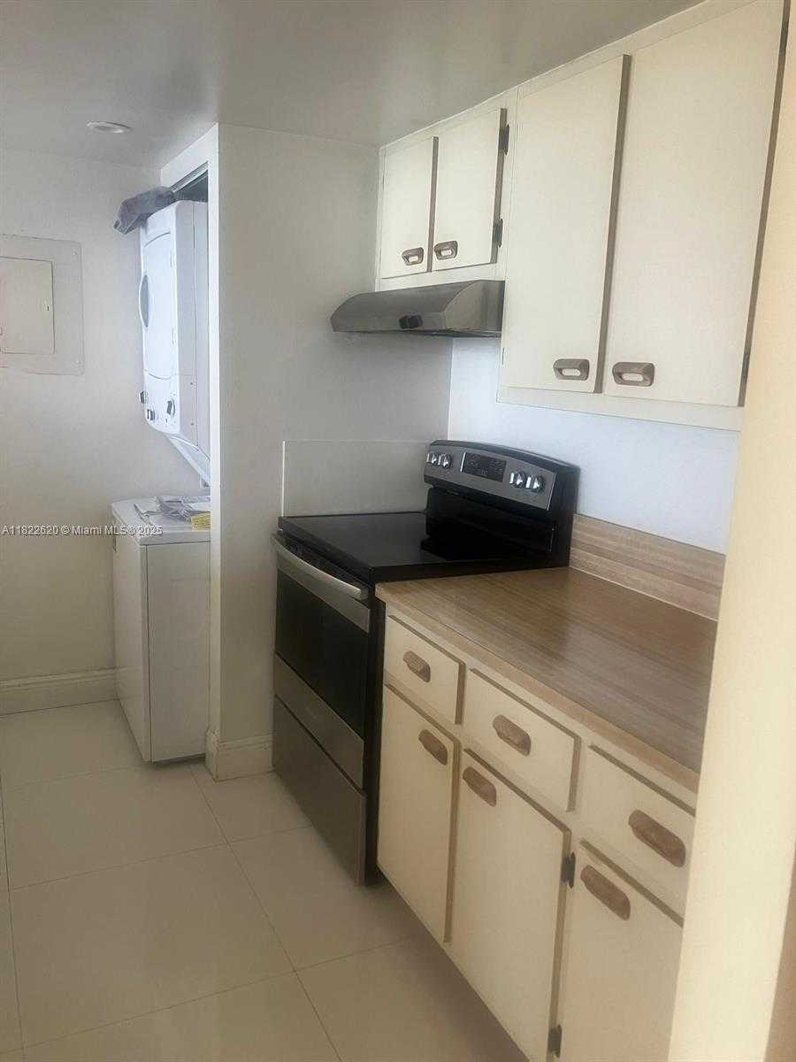 Small Image of 7601 EAST TREASURE DR #2214, North Bay Village Number 8