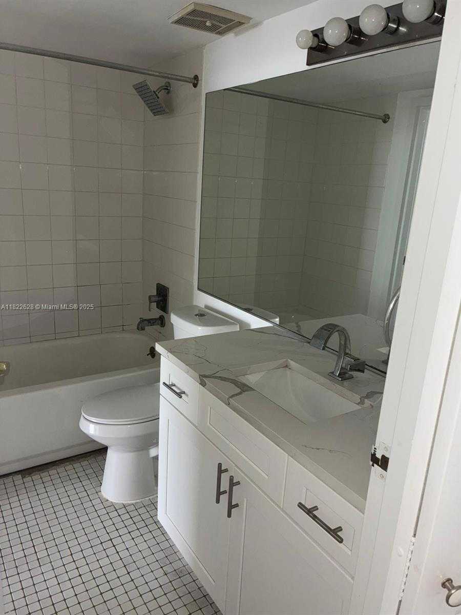 Small Image of 7601 EAST TREASURE DR #PH112, North Bay Village Number 16