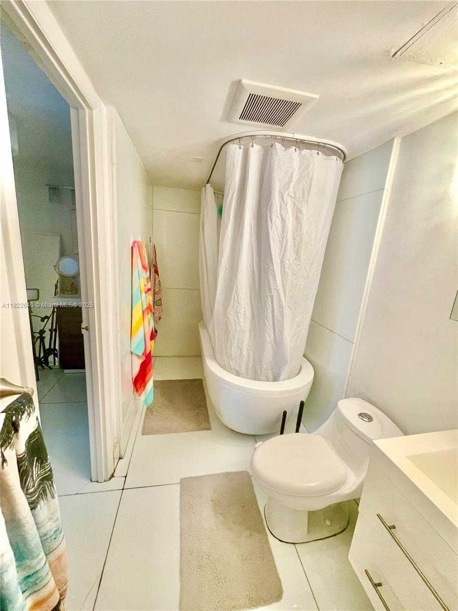 Small Image of 3475 NORTH COUNTRY CLUB DR #816, Aventura Number 50