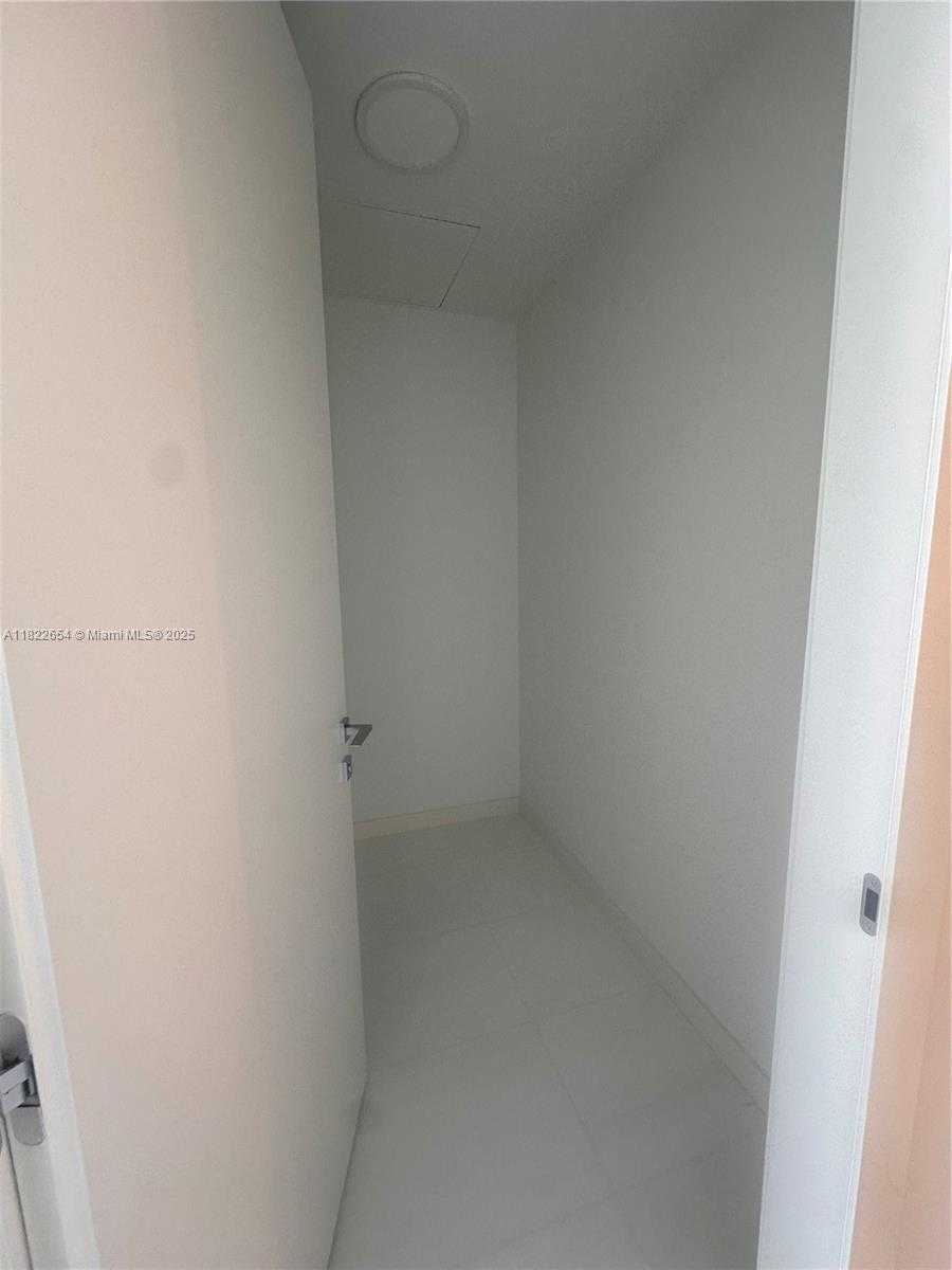 Small Image of 300 BISCAYNE BLVD WAY #4508, Miami Number 4