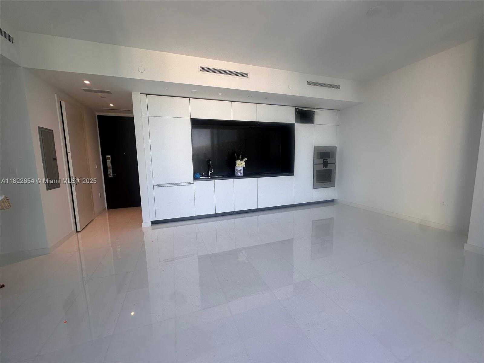 Small Image of 300 BISCAYNE BLVD WAY #4508, Miami Number 9
