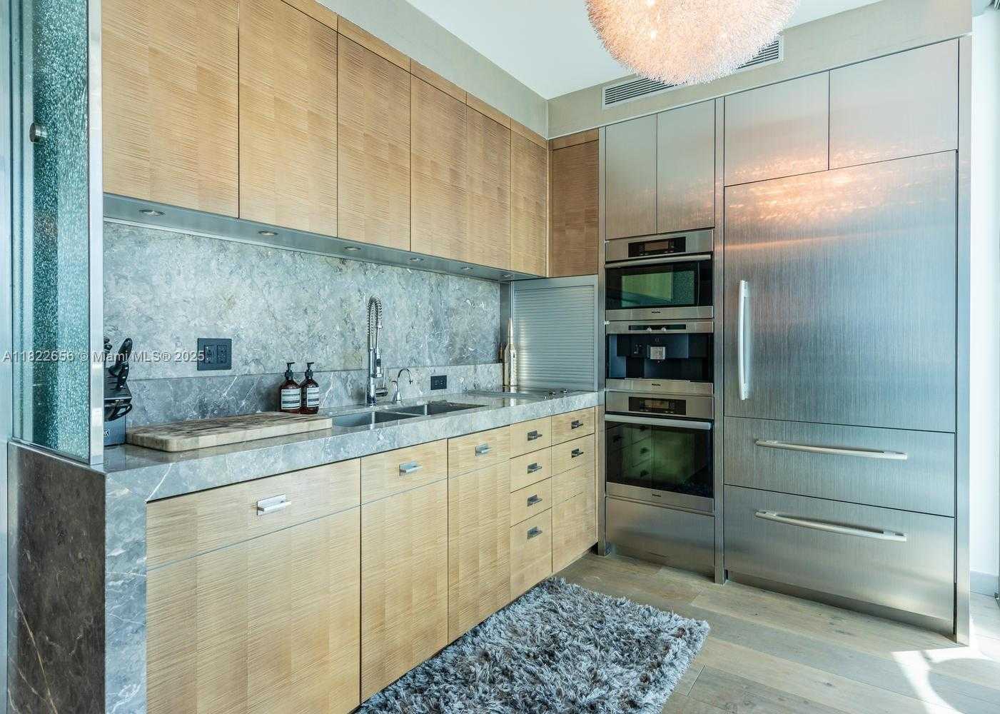 Small Image of 50 SOUTH POINTE DR #905, Miami Beach Number 14