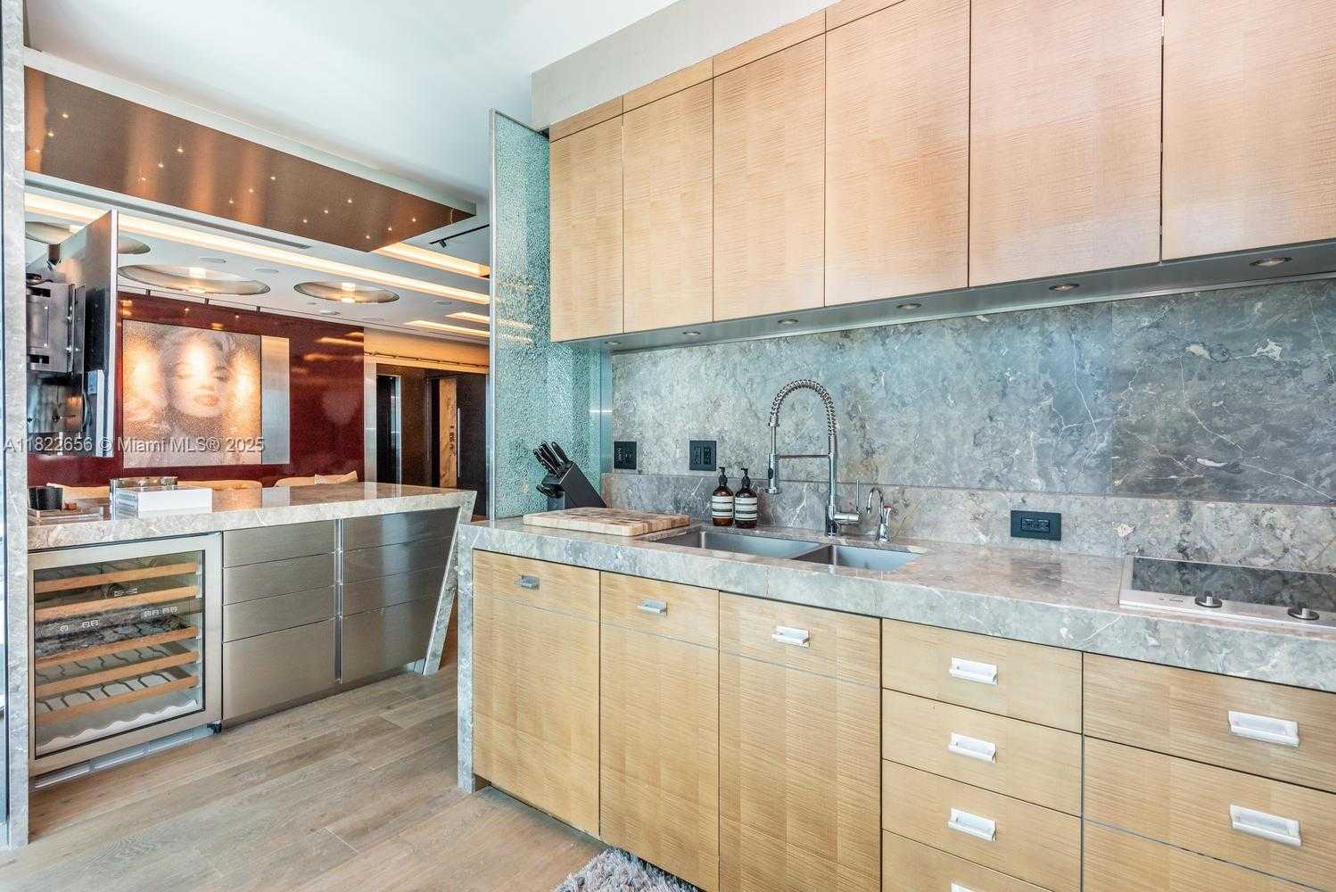 Small Image of 50 SOUTH POINTE DR #905, Miami Beach Number 15