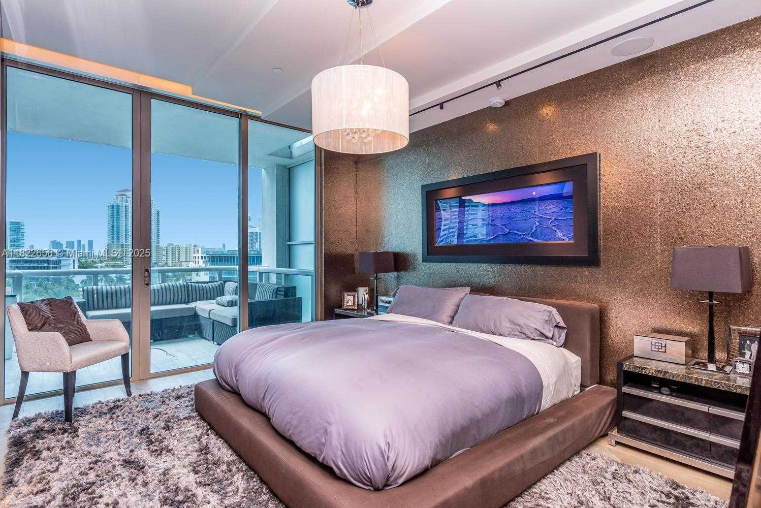 Small Image of 50 SOUTH POINTE DR #905, Miami Beach Number 18