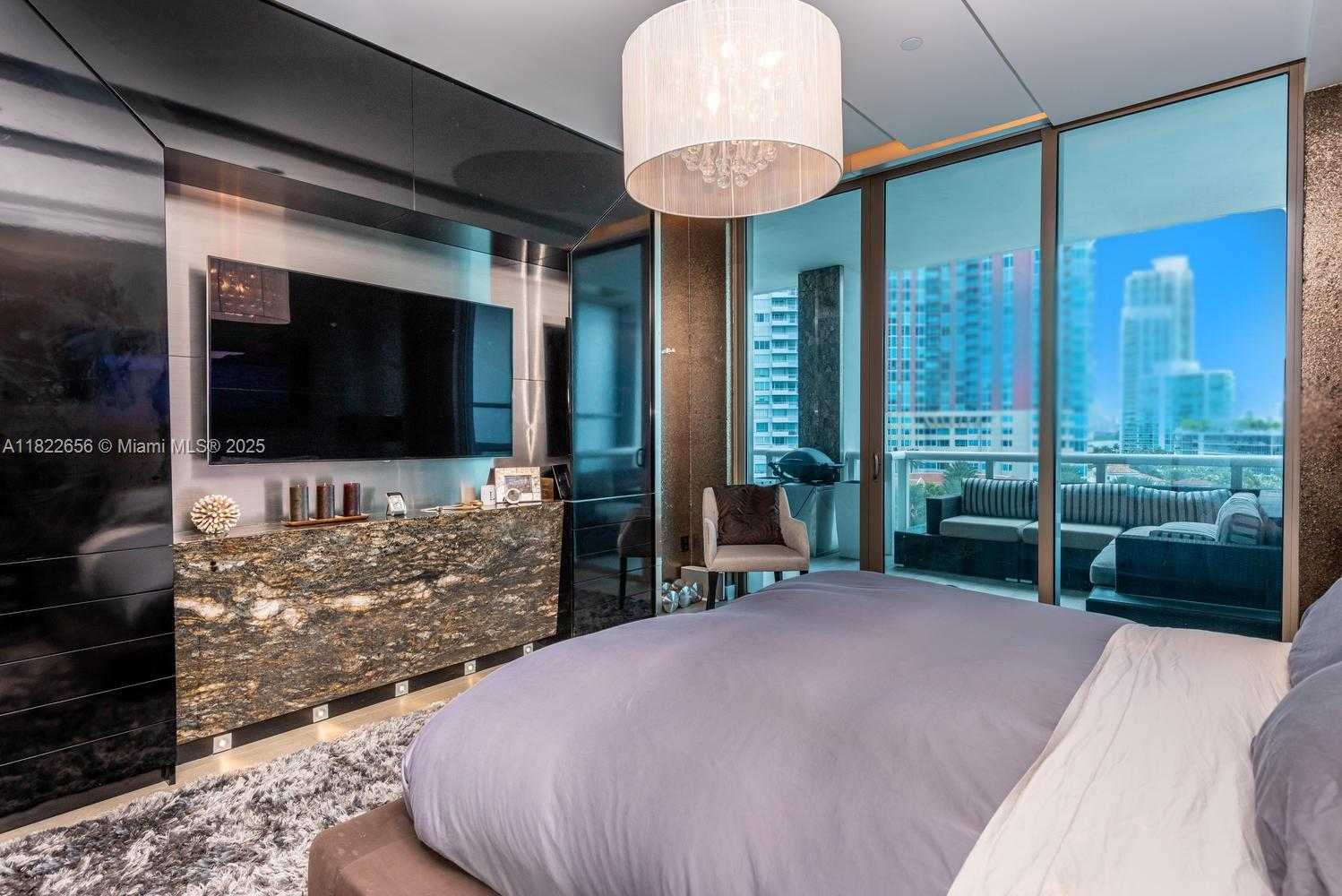 Small Image of 50 SOUTH POINTE DR #905, Miami Beach Number 19