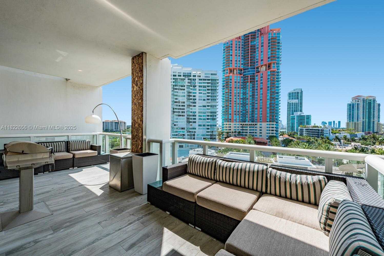 Small Image of 50 SOUTH POINTE DR #905, Miami Beach Number 25
