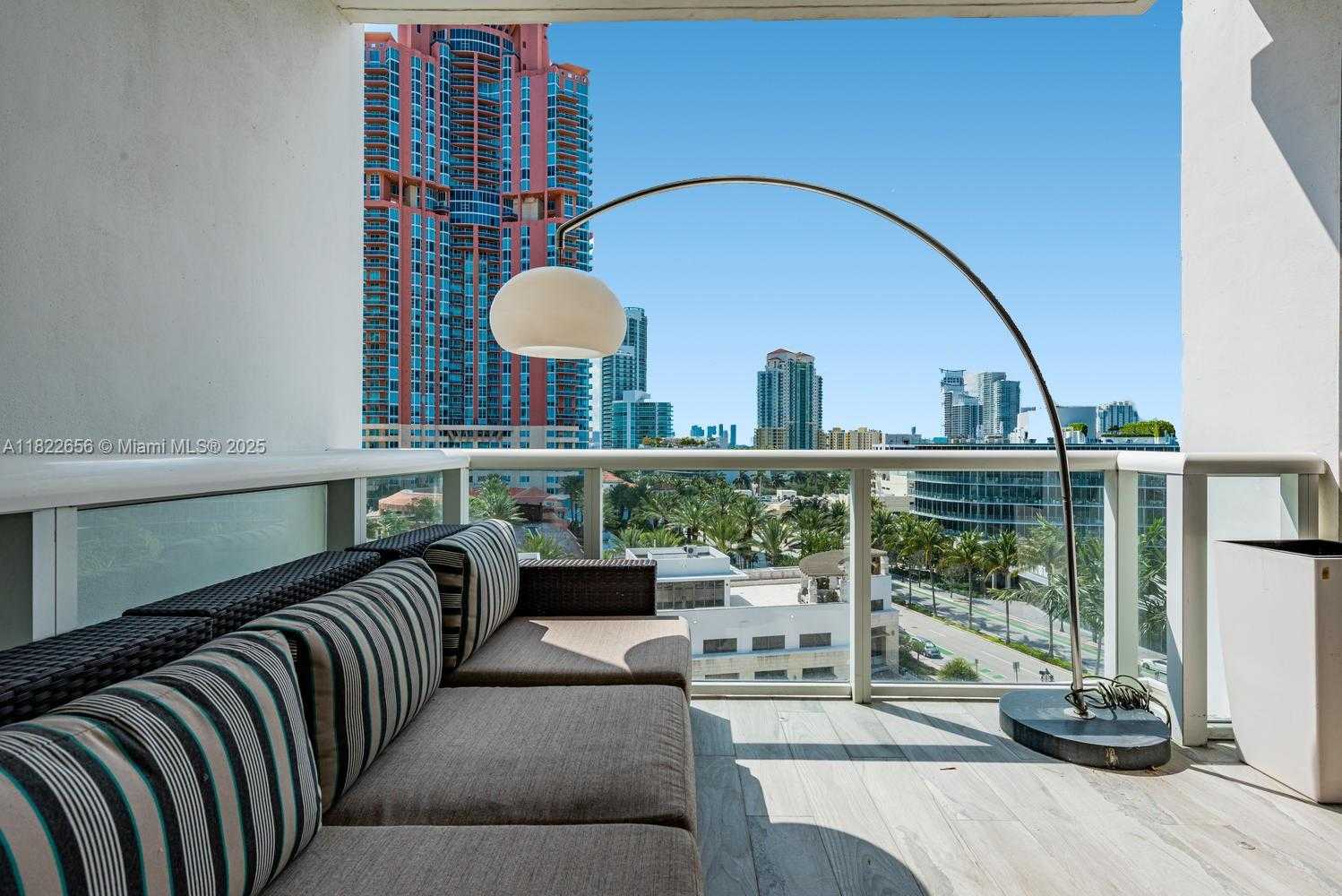 Small Image of 50 SOUTH POINTE DR #905, Miami Beach Number 26