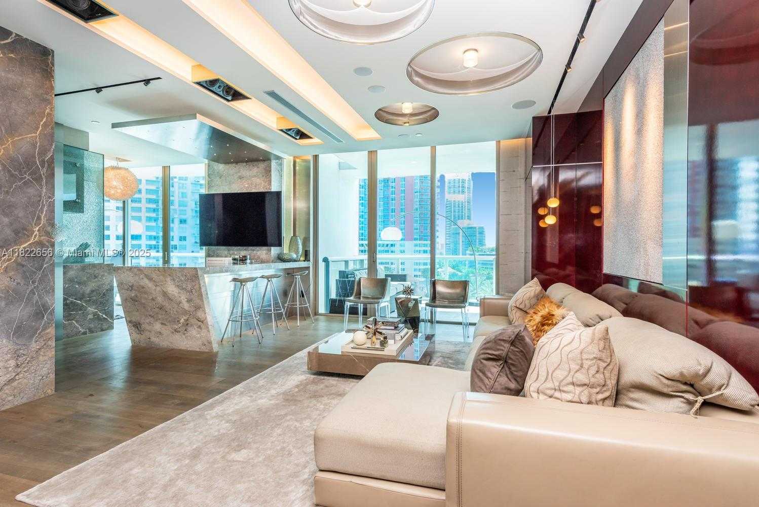 Small Image of 50 SOUTH POINTE DR #905, Miami Beach Number 3