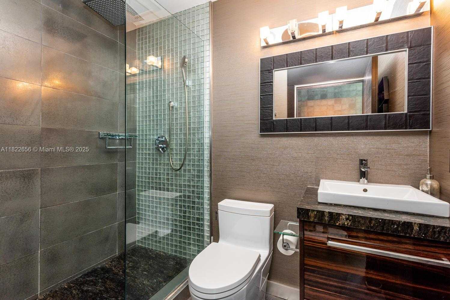 Small Image of 50 SOUTH POINTE DR #905, Miami Beach Number 31