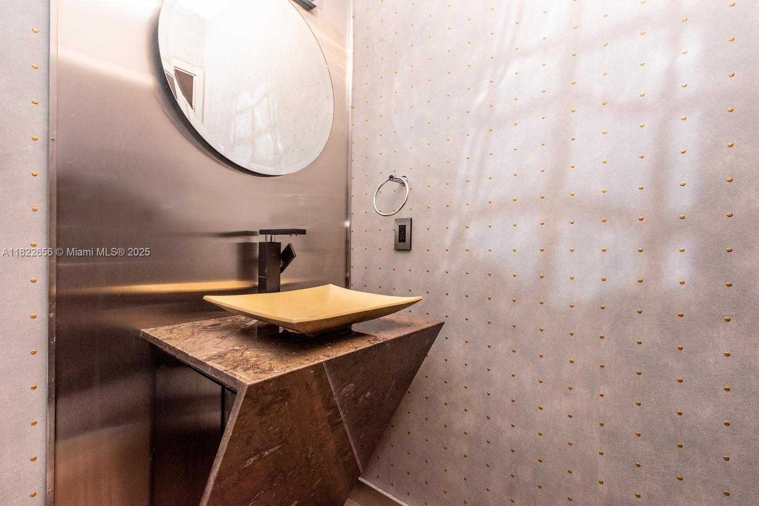 Small Image of 50 SOUTH POINTE DR #905, Miami Beach Number 36