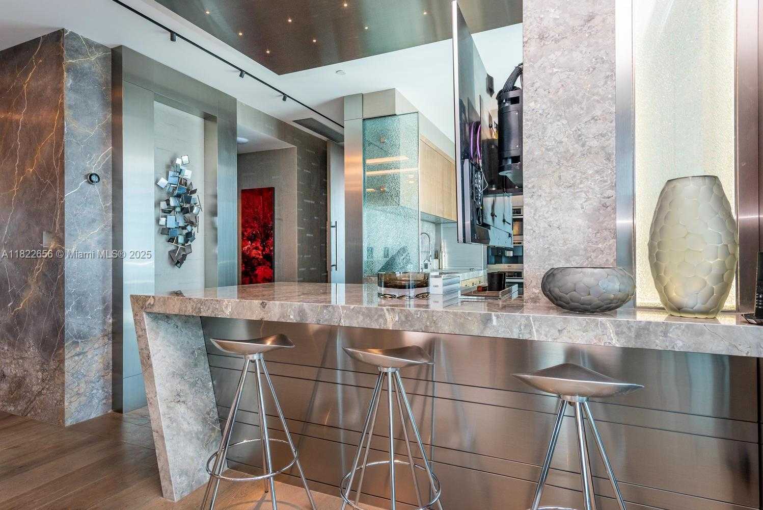 Small Image of 50 SOUTH POINTE DR #905, Miami Beach Number 6