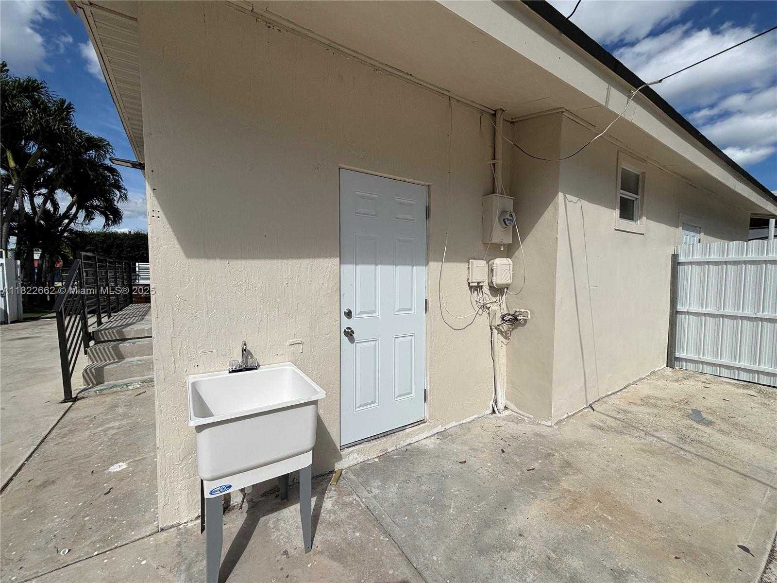 Small Image of 30 EAST 44TH ST, Hialeah Number 23