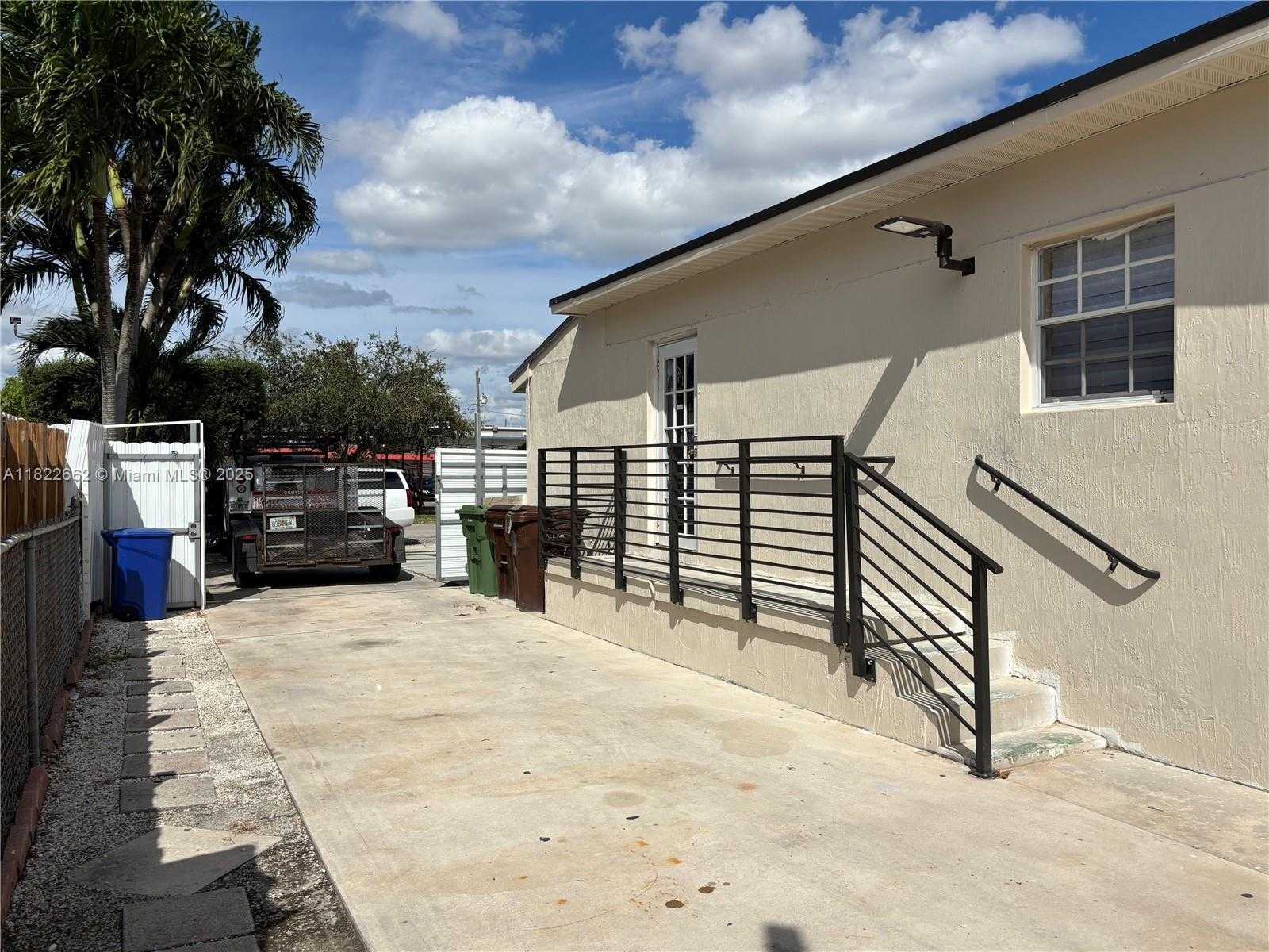 Small Image of 30 EAST 44TH ST, Hialeah Number 3