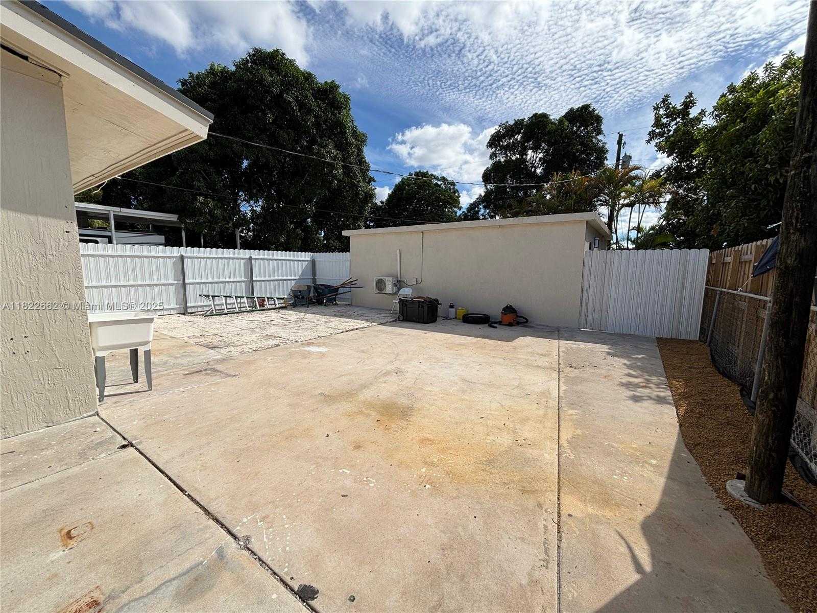 Small Image of 30 EAST 44TH ST, Hialeah Number 4