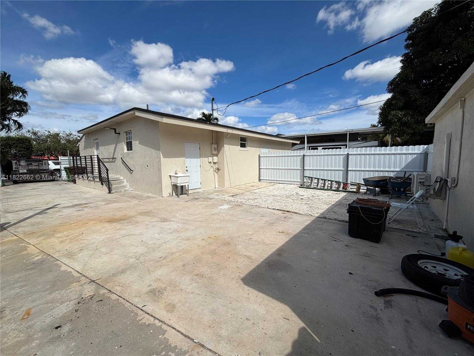 Small Image of 30 EAST 44TH ST, Hialeah Number 5