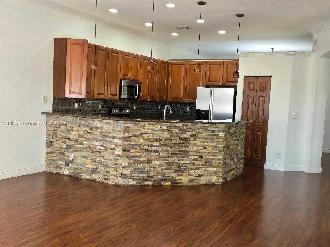 Small Image of 19436 SOUTH WHITEWATER AVE, Weston Number 20