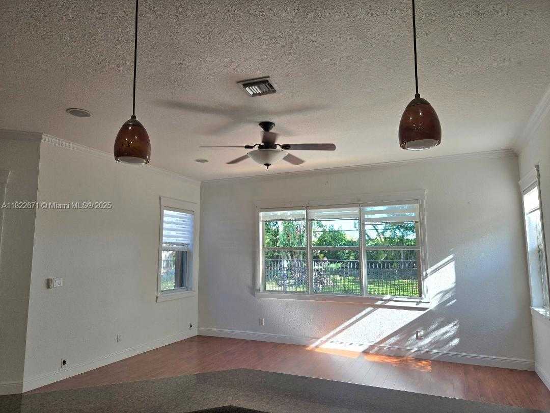 Small Image of 19436 SOUTH WHITEWATER AVE, Weston Number 21