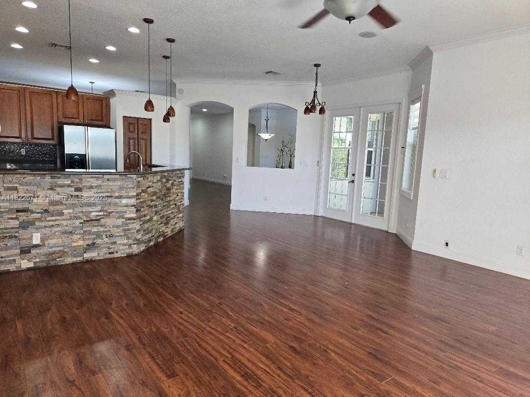 Small Image of 19436 SOUTH WHITEWATER AVE, Weston Number 25
