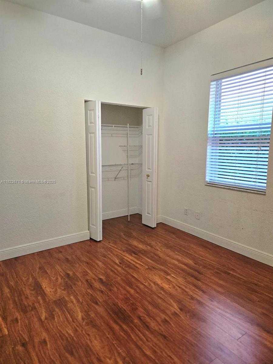 Small Image of 19436 SOUTH WHITEWATER AVE, Weston Number 29