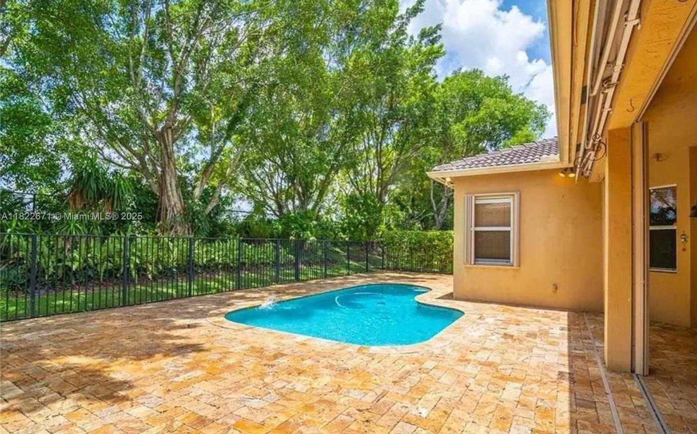 Small Image of 19436 SOUTH WHITEWATER AVE, Weston Number 38