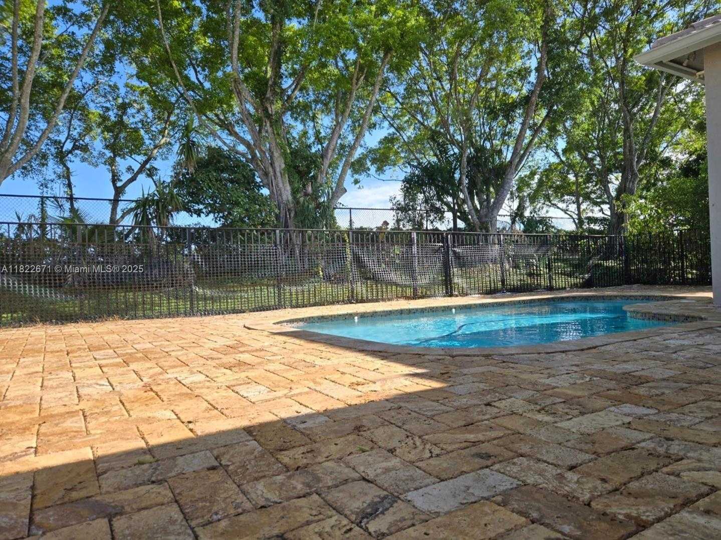 Small Image of 19436 SOUTH WHITEWATER AVE, Weston Number 4