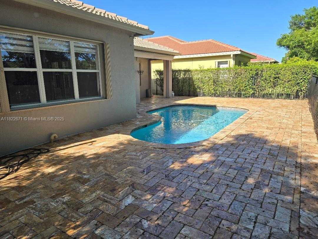 Small Image of 19436 SOUTH WHITEWATER AVE, Weston Number 5