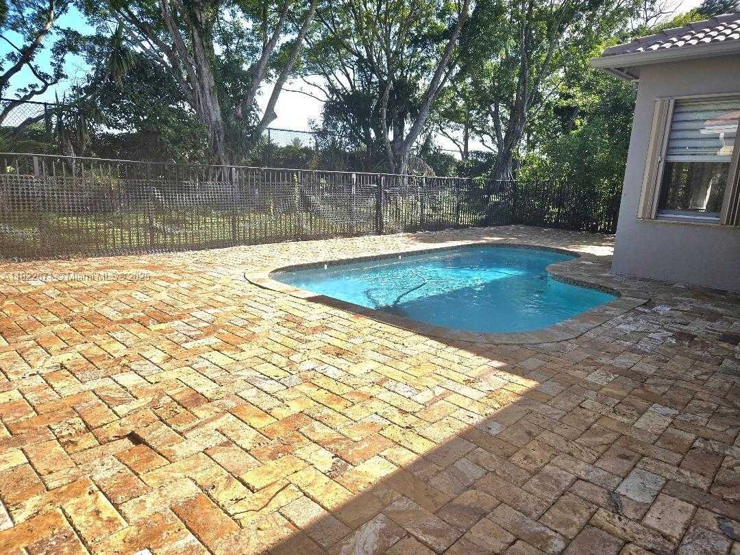 Small Image of 19436 SOUTH WHITEWATER AVE, Weston Number 6