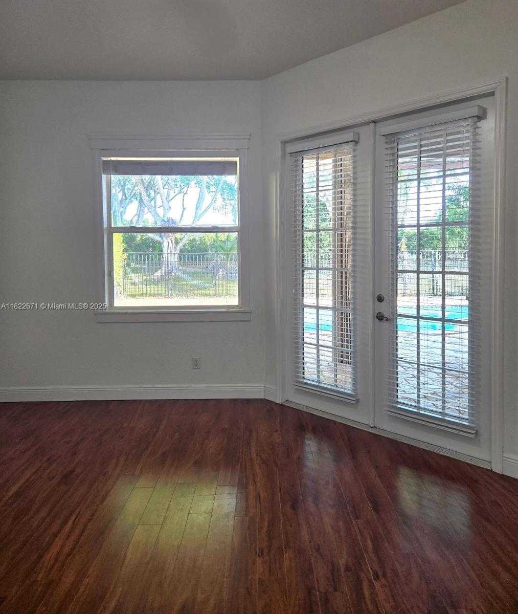 Small Image of 19436 SOUTH WHITEWATER AVE, Weston Number 7