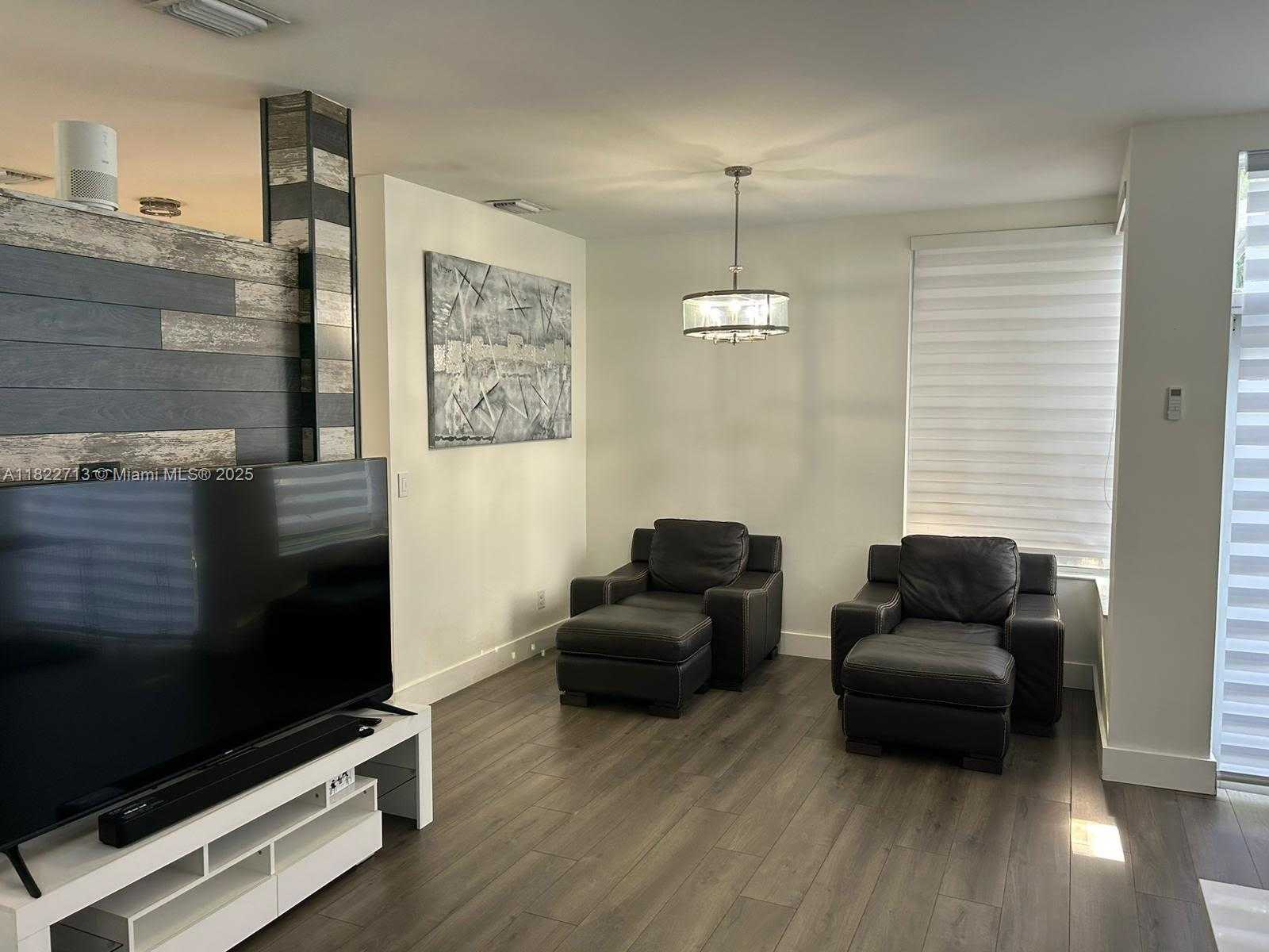 Small Image of 3065 NORTH 36TH AVE, Hollywood Number 2