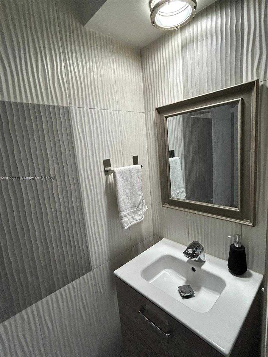 Small Image of 3065 NORTH 36TH AVE, Hollywood Number 20