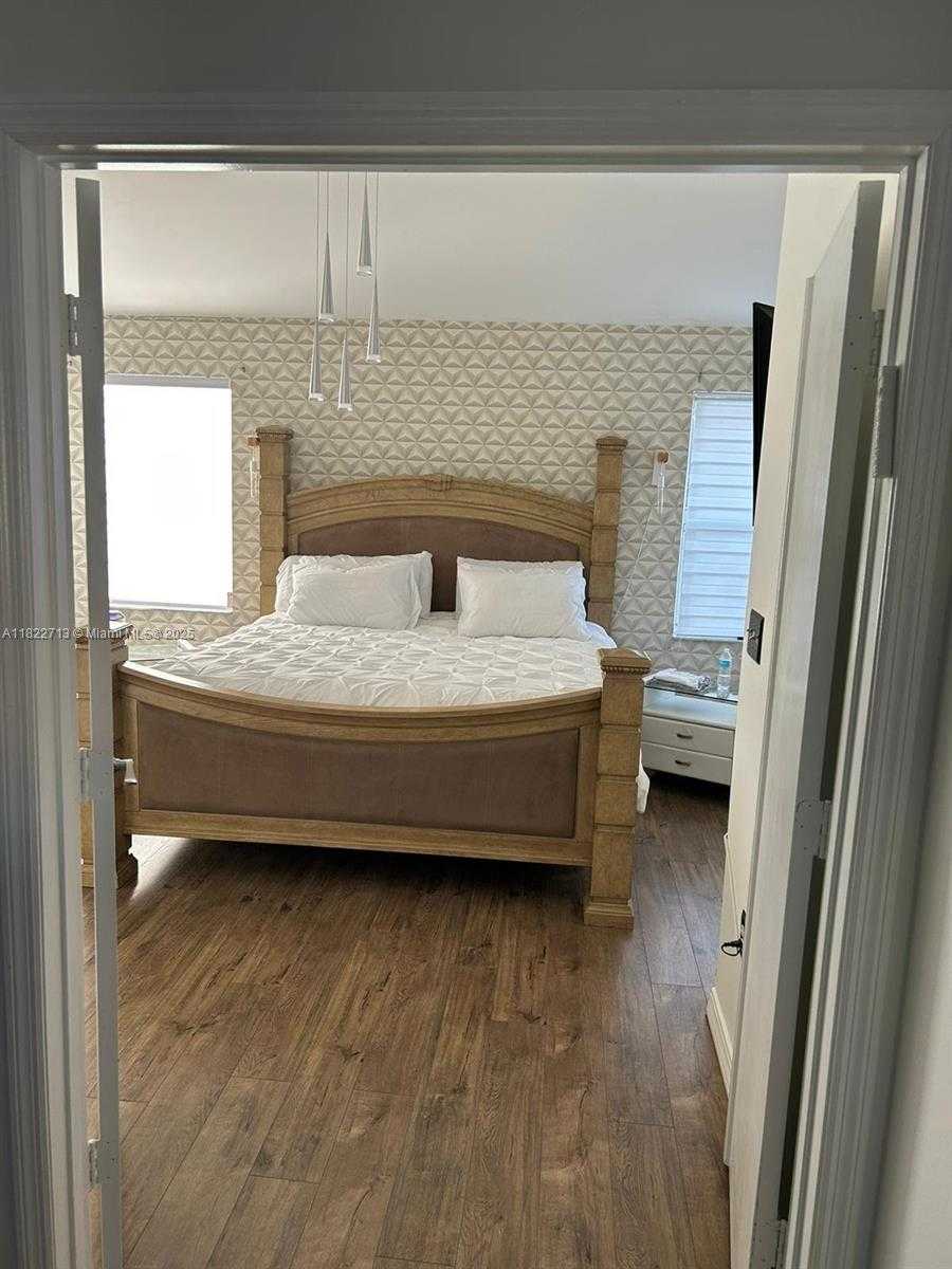 Small Image of 3065 NORTH 36TH AVE, Hollywood Number 24