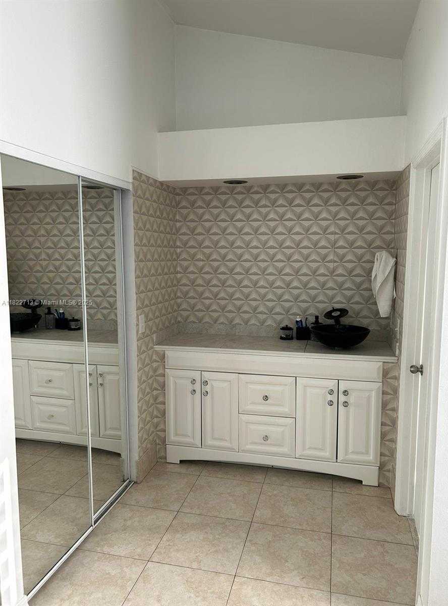Small Image of 3065 NORTH 36TH AVE, Hollywood Number 28
