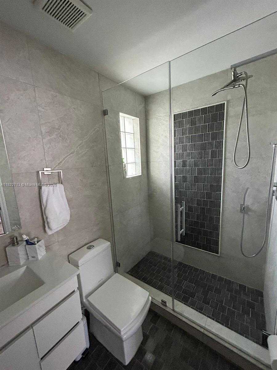 Small Image of 3065 NORTH 36TH AVE, Hollywood Number 29