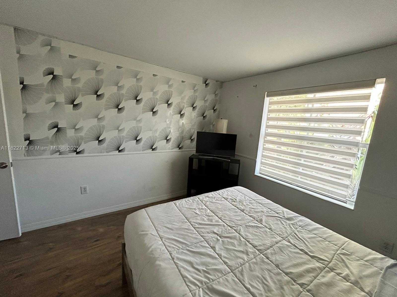 Small Image of 3065 NORTH 36TH AVE, Hollywood Number 32