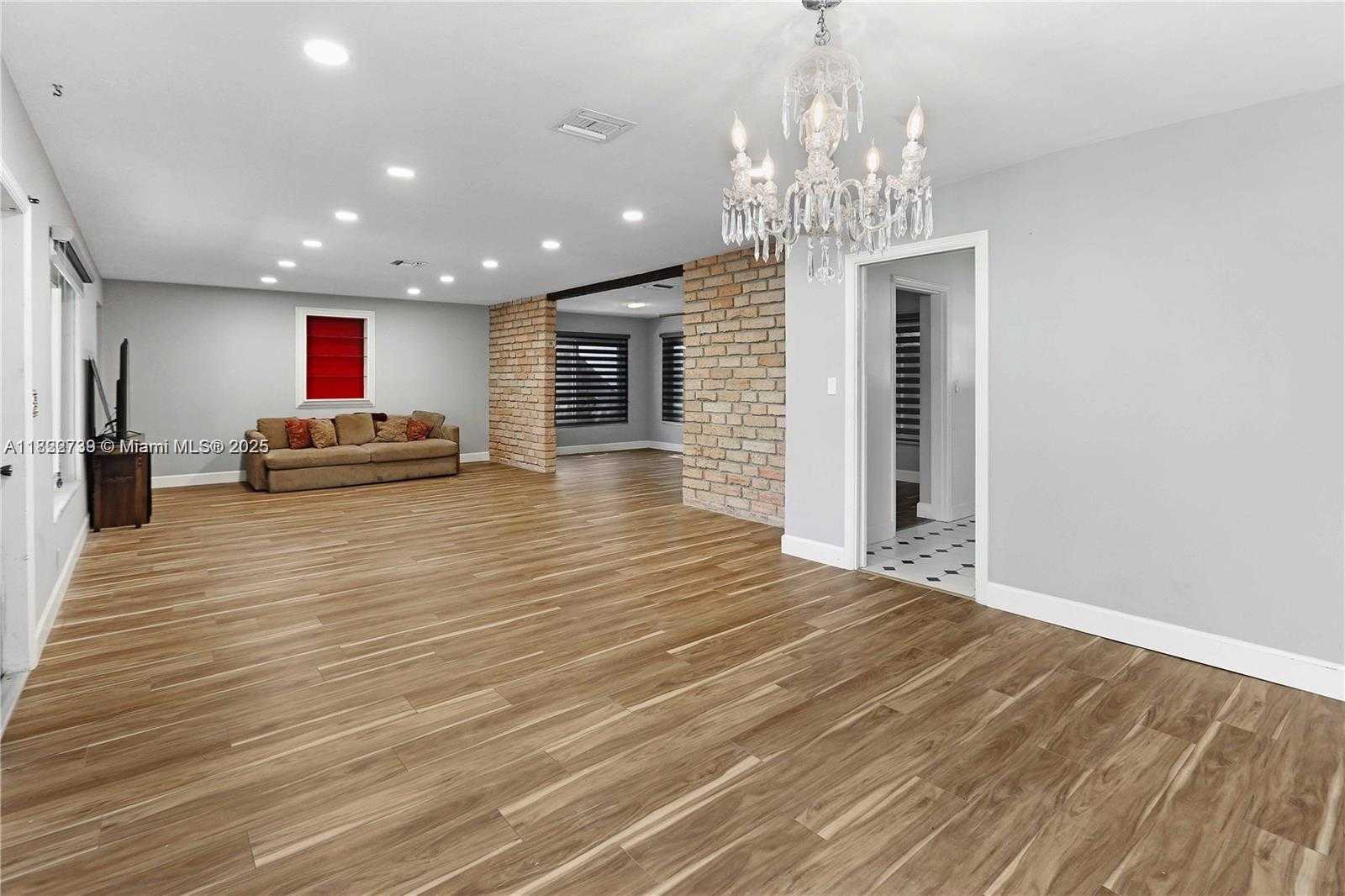 Small Image of 1338 JACKSON ST, Hollywood Number 10