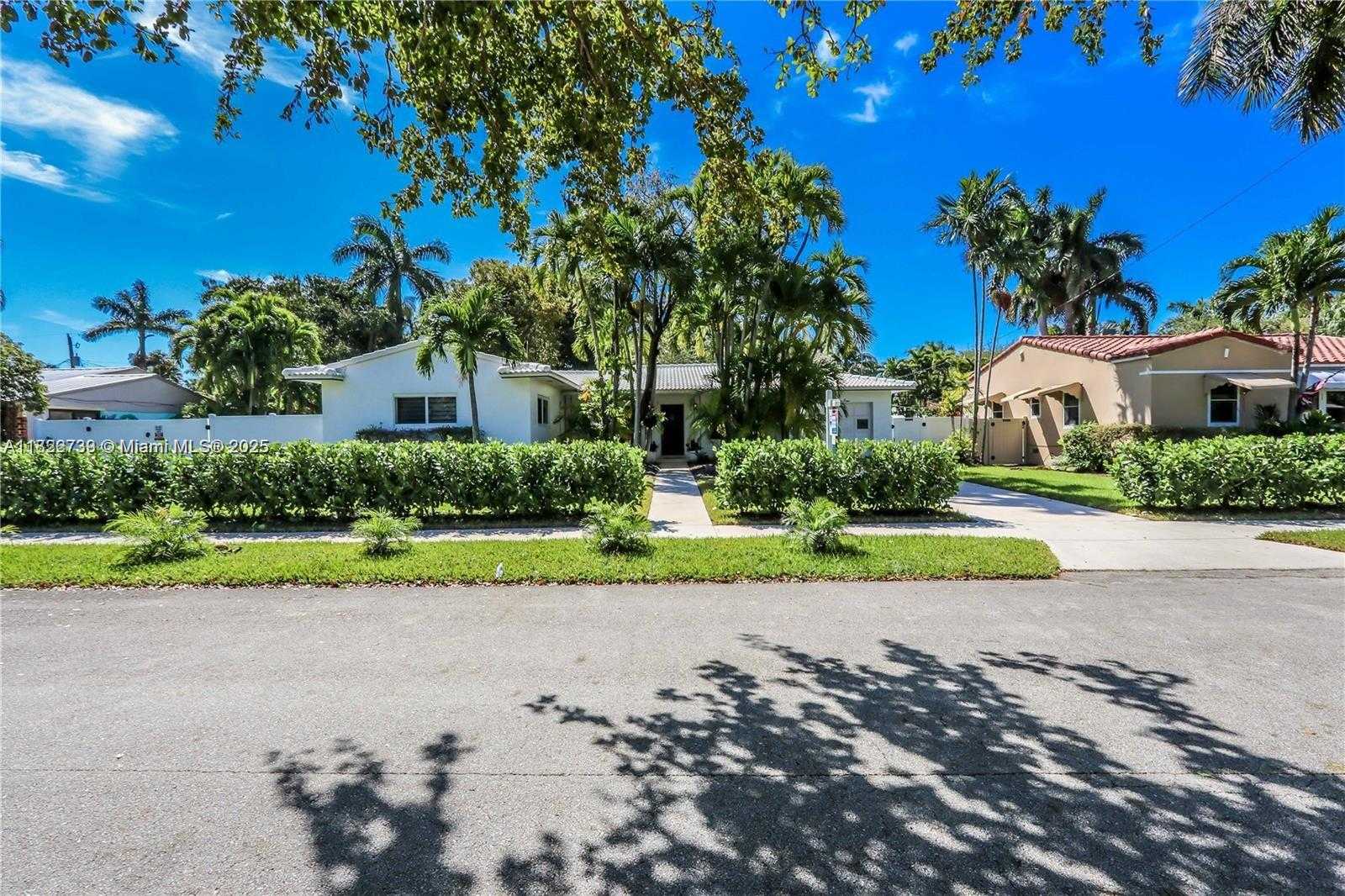 Small Image of 1338 JACKSON ST, Hollywood Number 11