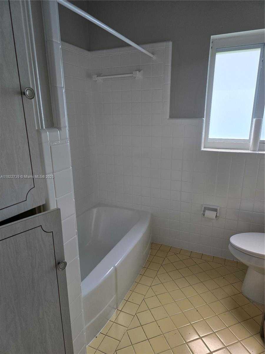 Small Image of 1338 JACKSON ST, Hollywood Number 16