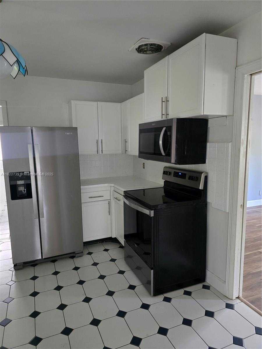 Small Image of 1338 JACKSON ST, Hollywood Number 17