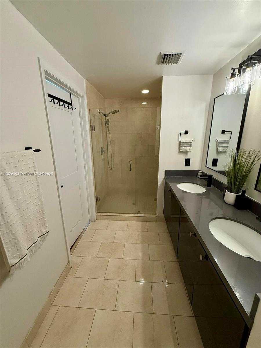 Small Image of 90 SOUTH WEST 3RD ST #2711, Miami Number 22