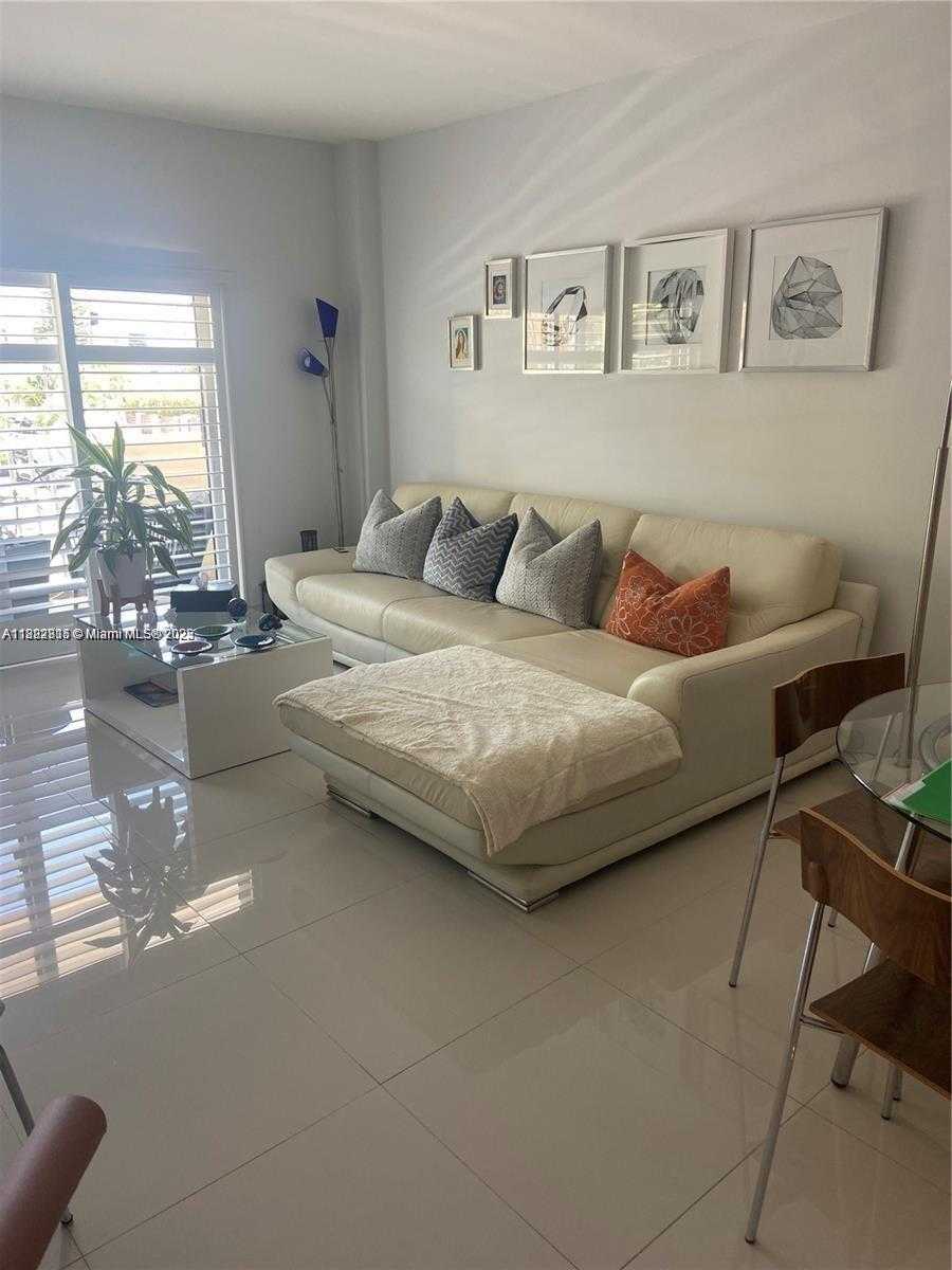 Small Image of 1455 NORTH TREASURE DR #2O, North Bay Village Number 12