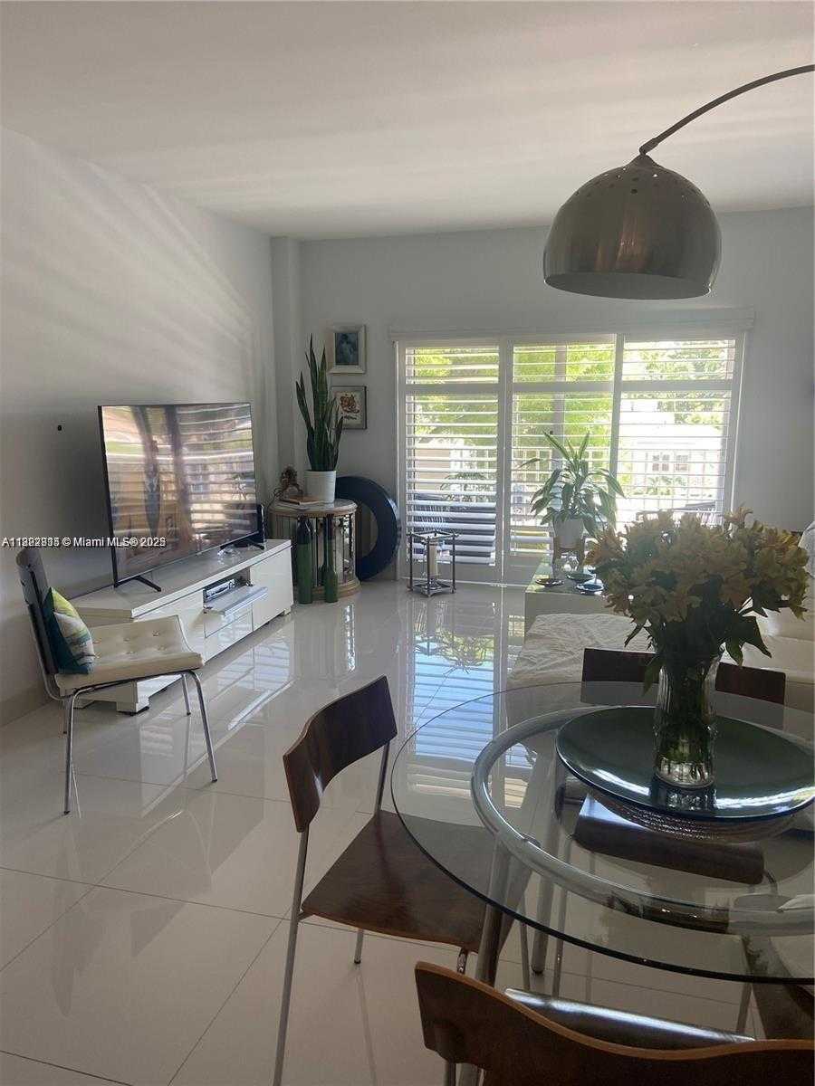 Small Image of 1455 NORTH TREASURE DR #2O, North Bay Village Number 13