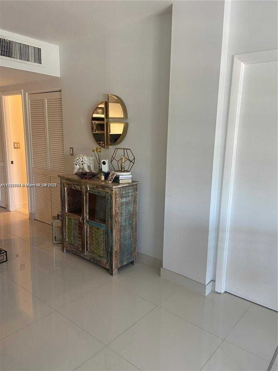 Small Image of 1455 NORTH TREASURE DR #2O, North Bay Village Number 14