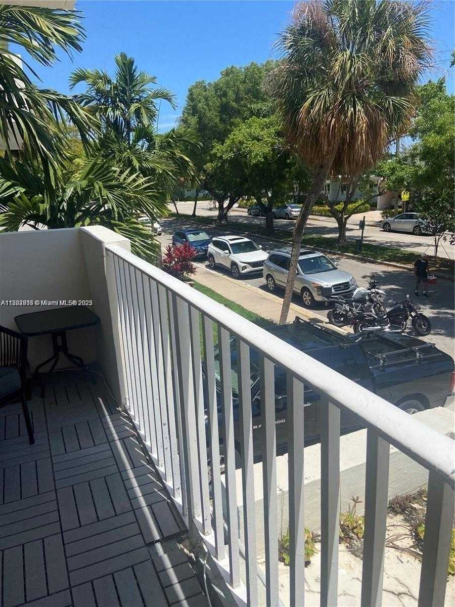 Small Image of 1455 NORTH TREASURE DR #2O, North Bay Village Number 15