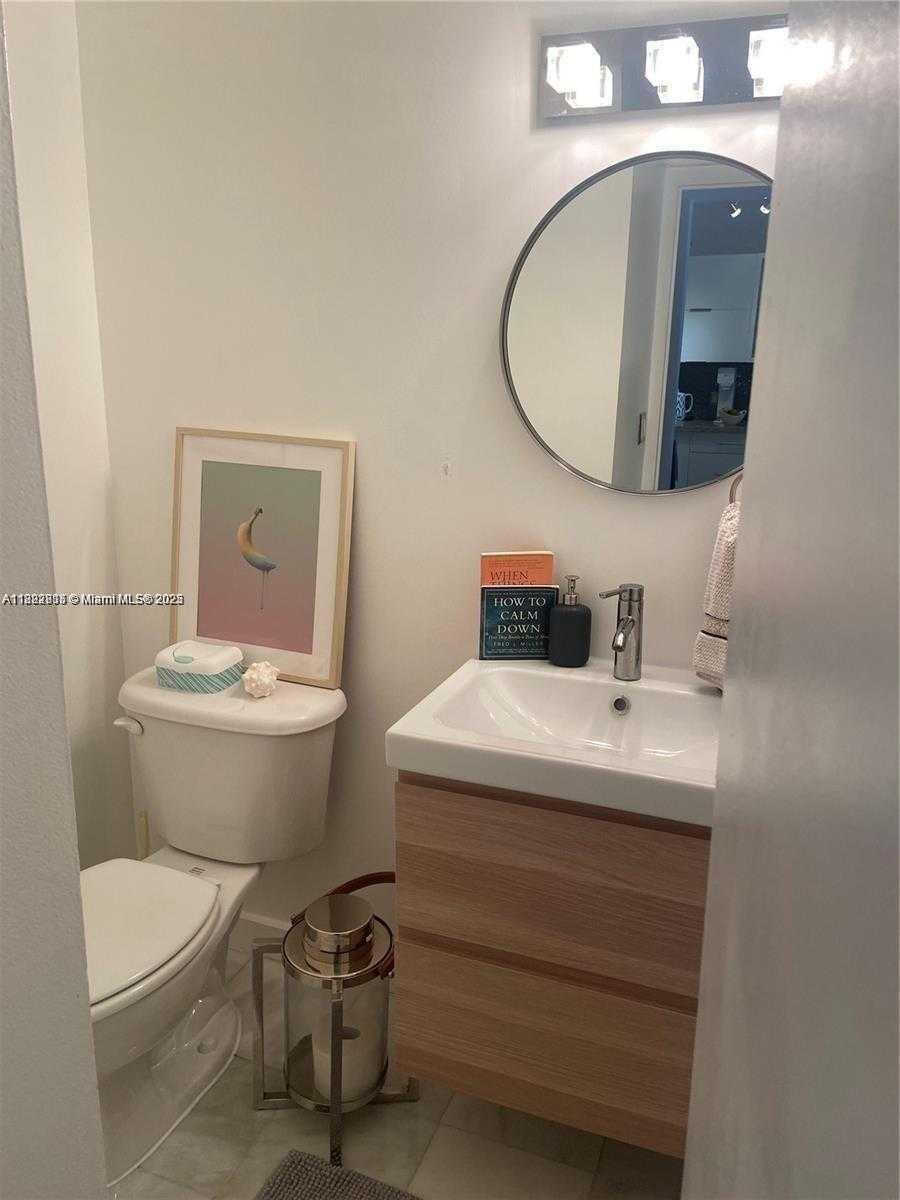 Small Image of 1455 NORTH TREASURE DR #2O, North Bay Village Number 17