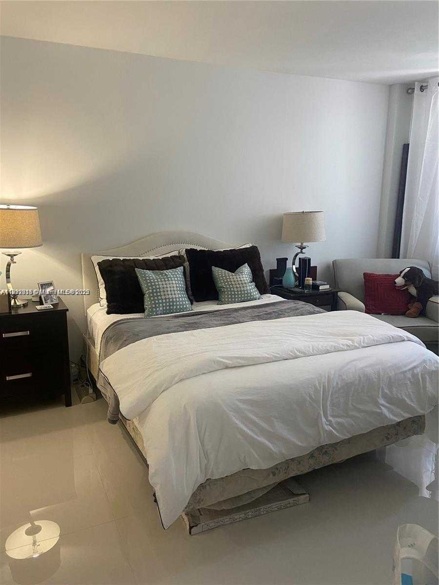 Small Image of 1455 NORTH TREASURE DR #2O, North Bay Village Number 18